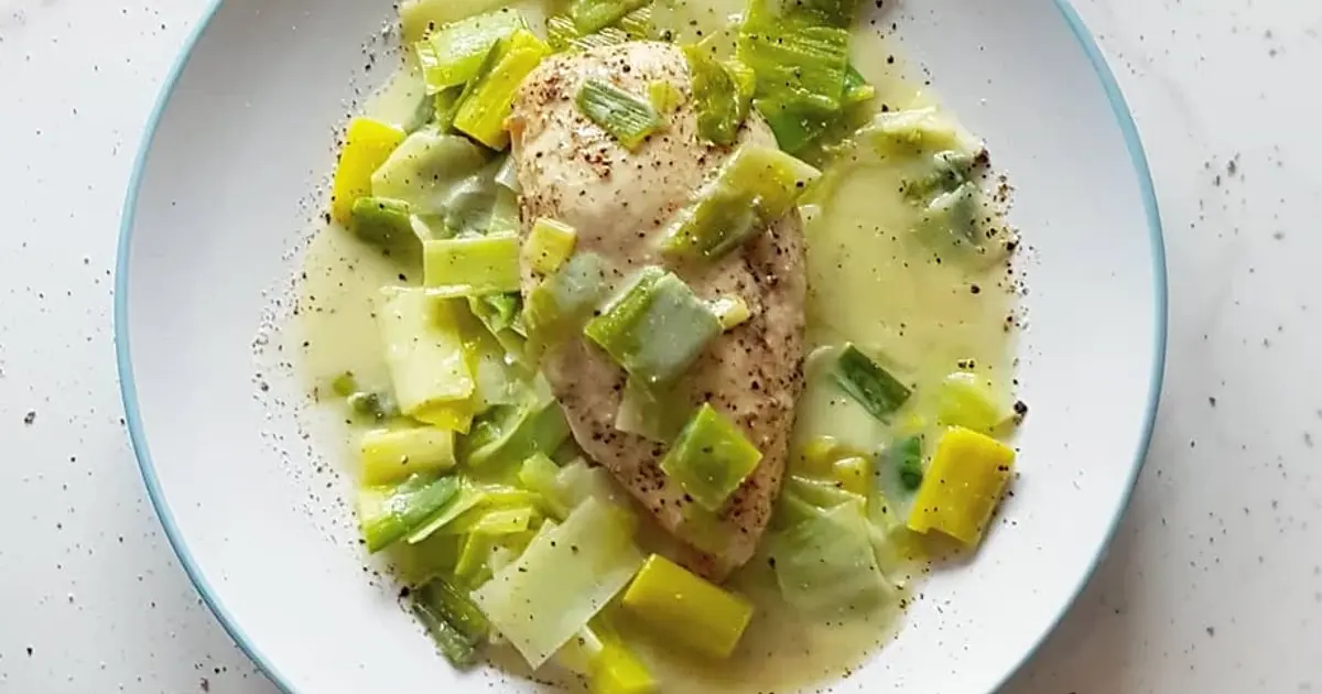 Chicken and Leeks in Blue Cheese Sauce Recipe | Samsung Food App