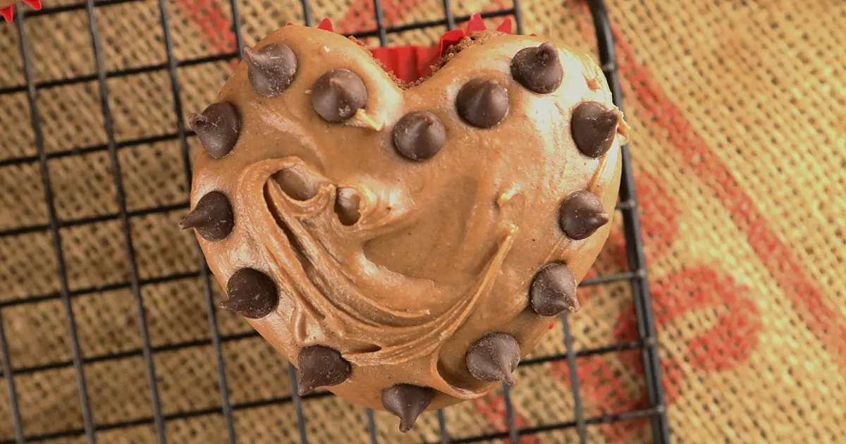 Chocolate heart cupcakes for your valentine - Recipes from a Normal Mum | Samsung Food App