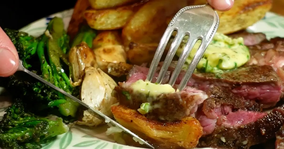 Steak & Chips with Garlic & Parsley Butter Recipe | Samsung Food App