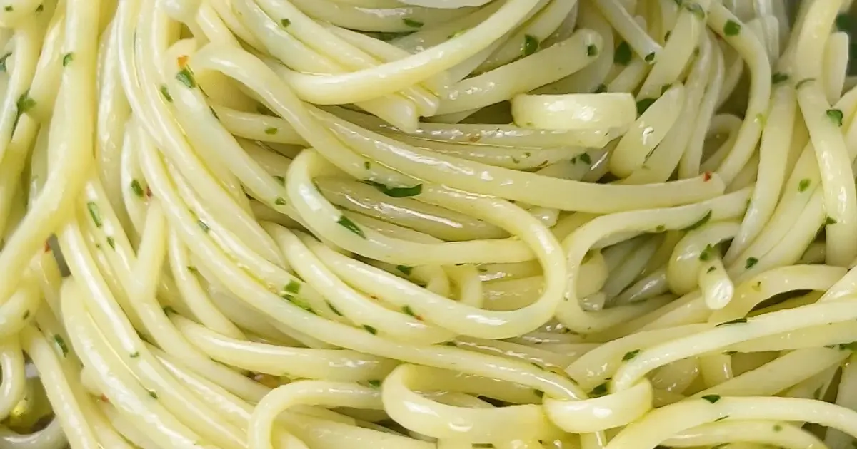 Aglio e olio (pasta with garlic and oil sauce) 🤤 Recipe | Samsung Food App