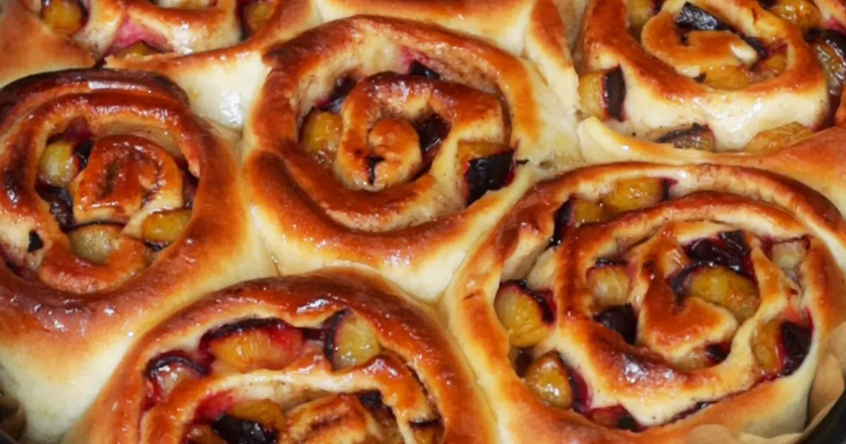 Plum Cinnamon Rolls Recipe | Samsung Food App