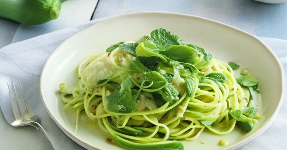 Courgette, Basil & Chilli Linguine with Crème Fraîche Recipe | Samsung Food App