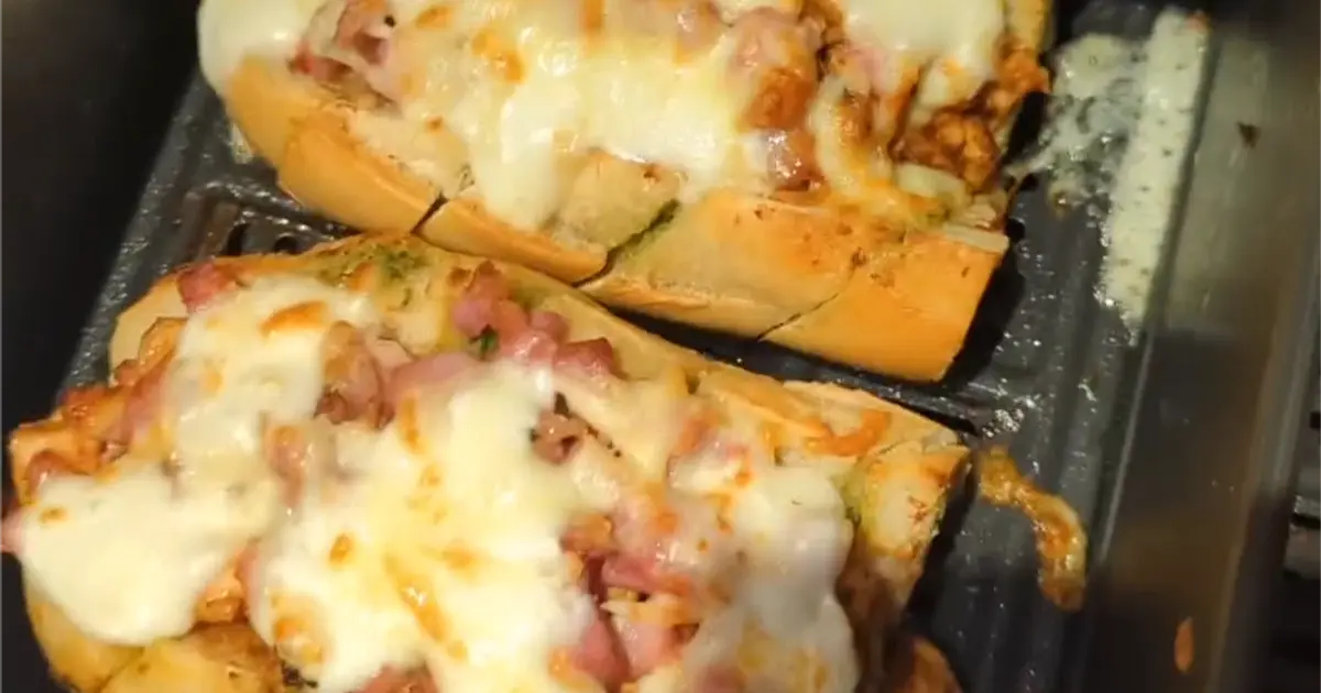 Hunter's Chicken Garlic Bread Recipe | Samsung Food App