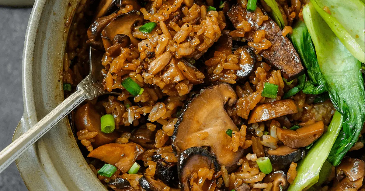 Hong Kong-Style Clay Pot Rice with Mushroom and Tofu Recipe | Samsung Food App