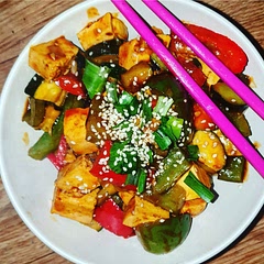 Really good! Dont think soya curls are a thing here in the UK, so we used cubed tofu and about a quarter of the sugar and it was still really sweet (in a good way!). Will definately make this again.