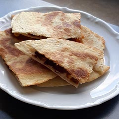 Cheese should be also below the filling, or mixed into the filling, as the lower Tortilla was pretty loose