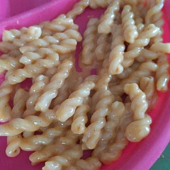 substituted just colby jack and cheddar. that helped with the stringiness