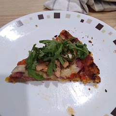 Note grease the baking paper a little so it doesn't stick. Secondly, MUST be mozzarella or IT WILL STICK! Tried with Tasty shredded cheese ended up just eating the toppings lol