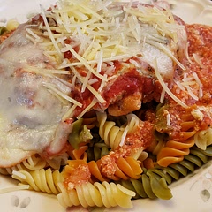 I actually used flattened chicken breasts and rubbed ranch seasoning with garlic powder on the chicken before searing.
also used a 15 oz can of tomato sauce mixed with Italian seasoning. It did make things a little runnier than I would like, but that just means more sauce for the noodles!
served with veggie noodles.