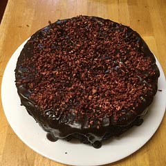 Delicious vegan cake. Tastes better with the coconut oil if you can get it. I topped with freeze dried raspberries 😋 bit cloying after a while but best tasting vegan cake I have ever made. Texture divine