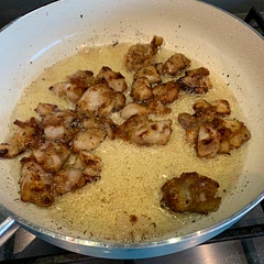 I added a little mirin too for sweetness and my sake was plum sake - and boy this is amazing this is right up there with the karaage I’ve eaten in Japan. I had to use cornflour though so will try to find cornstarch for next time