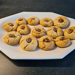 Super easy to make. I didn't have Hershey Kisses so replaced them with other chocolate. Turned out great and would make again!