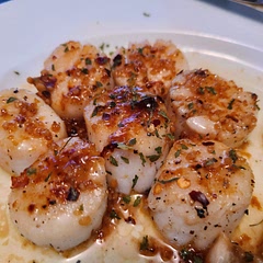 Make sure your scallops are as dry as you can manage. This is absolutely the key to great scallops