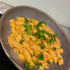 This was easy, quick and super tasty! Next time I’ll add some prawns in for some protein, would be a perfect fit! I also ended up using a whole cup of the pasta water. Great as leftovers, super tasty when reheated too!