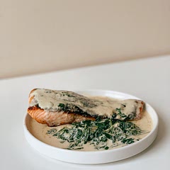 I like this recipe eventho i only got parmesan cheese hahaha. I also add lemon to the sauce and it makes it more fresh!