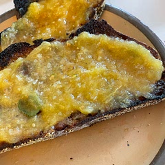 This is great for when you’re absolutely starving and need to eat something within 5 minutes instead of snacking on Oreos 😂 especially during summer it’s easy to have bread, tomato, garlic, olive oil and salt on hand! I had a yellow heirloom tomato - I definitely needed to salt generously (I think it was more mild than my red heirloom tomatoes). I used a crusty sourdough olive bread, so it got a little soft in the underside compared to ciabatta but still fast and tasty! Rubbing the raw garlic while it’s warm is key - it really gives it some flavor! I’ll definitely turn to this again in my tomato eating emergencies. I have other fresh tomato recipes I love but nothing is faster than this!
