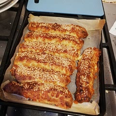 Hi I used sesame seeds instead of caraway ones because I couldn't find any. Tasted good👍