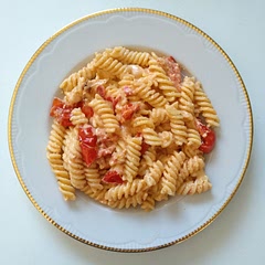 This was delicious, and nice and easy to make. It seems like some ingredient is missing to make it even better, so next time I'll add zucchini, that's my secret, I add zucchini in every meal. I am so sneaky. 😇