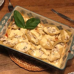 Was pretty good. I made it with mushrooms instead of spinach, cause our spinach went bad lmao. I think it added a nice savoury flavour. Would recommend adding mushrooms and a bit more spices, otherwise it will be a little bland.