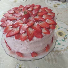 I had some problens cause i didn't have fresh heavy milk, but the cake was delicious!
Just one thing i didn't understood, why the egg white?