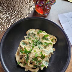the sauce is enough for more than 8 oz of pasta. maaaaybe not the full 16 oz that comes in a box.
I needed to add a little over 1/3 cup of nooch also. will be playing around with the sauce some more.