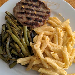 Cooked 1 lb of penne. Used garlic Alfredo and omitted garlic powder. Doubled the cheddar but skipped the parmesan. It could have used a bit of water to thin the sauce. Very tasty.