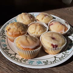so simple and tastes amazing! I put too much glaze on them but still tasted delicious 😋