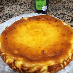 puse 45 minutos al horno, y como aun faltaba que se tostara por arriba cambié a solo por arriba los últimos 5-10 minutos. Echaria menos mantequilla a la base, pero por lo demás bien.