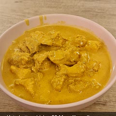 This did not end up being butter chicken.. more like an Indian yellow curry! It also produced a lime green cooking spoon as the turmeric stained ma spoon! 

Despite not being like butter chicken at all this was a delicious and tasty curry!