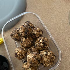 Make these all the time now to eat before workouts! Super easy and tasty!