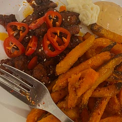 Really enjoyed this and it’s so easy to make. Used vegetable oil instead of canola oil but i dont think it made much of a difference. Slightly burnt everything but it was still rly yummy