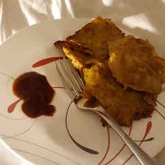 Added a few dashes of cumin to the mix, and made a sauce from 1/4C water, 5 dashes of Tobasco, 2Tbs of ketchup, and a splash of balsamic vinegar over low heat, whisking till it bubbles! My roomies all loved it.