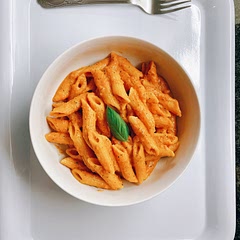 Easy go-to-recipe. Pasta sauce is delicious and vegetarian which is a bonus. I added white onion and tomato paste. Love that it is “creamy” without using any cream, only coconut milk - who knew!