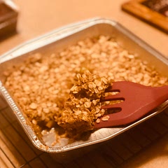super easy to make. i cut the recipe in half like she said in her notes. tasty, both the apples and the topping. perfect fall dish