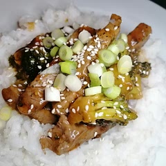 Awesome recipe! Although I did accidentally add 3 times the amount of siracha and it wasn't even spicy so I'd recommend more than the recipe states!