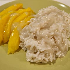 Even though I was afraid of cook time and the fact that I never tried steaming the rice (which I don't know how to properly cook anyways), the hardest thing was to slice a mango. How does one slice a mango at all.