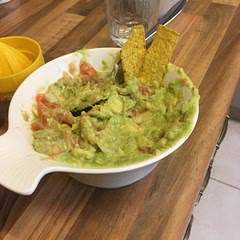 It’s easy, delicious and it stays green very long