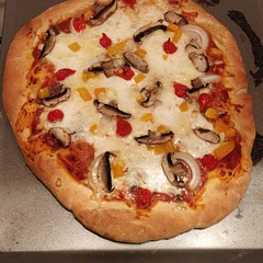 Lovely couples cooking evening making these pizzas 👩‍❤️‍👨. Directions are on point, came out as expected.  I would say this isn't a crunchy base, it's soft and chewy with a crisp outside. 

I could only eat half of my pizza, very filling.