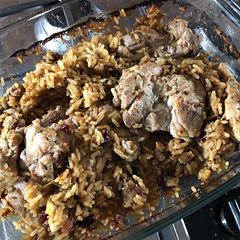 I was a bit dubious about the cranberries but the combination is perfect! I trimmed as much visible fat as I could from the thighs and the slow cook got rid of any remaining and meant the non-thigh eating other half actually liked it 👍🏾