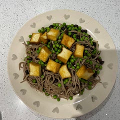 Delicious. I really like the sauce ! I addded black beans, petits pois and marinated tofu. I make this weekly. So easy to make and it's great to use up old vegetables.