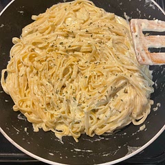 Super simple recipe and tasted AMAZING. the cream cheese is a genius idea I’ll never try another Alfredo recipe mA 😍