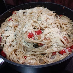 Added some sundried tomatoes and used baby spinach instead of kale. Topped it off with parmesan. Cooked the spaghetti separately and used the pasta water to make a little sauce when mixing all the ingredients together and also added an extra tablespoon of butter.