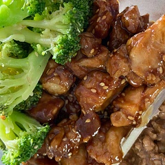 Served with broccoli and minced meat tofu over rice in a bento. Was good, but would prefer to pan fry the chicken over the stove rather than the air fryer. Sauce was a little thick so I’d do without the corn starch next time