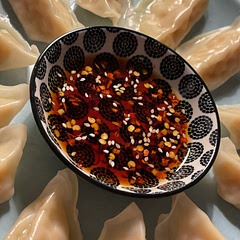 Super quick and easy mandu/gyoza sauce for a lazy weekend. Credits to the Asia Shop in my neighbourhood for the Frozen Gyoza Dumplings. Added sesame seeds and it's already a quick dinner fix. 🥟🥢