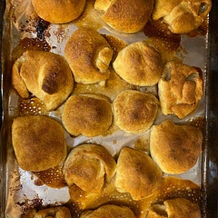 I rolled each of the buns in the melted butter, cinnamon and sugar before baking for the 12 minutes.