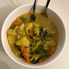 Warming and super tasty. I wasn’t into white beans so I skipped, it was just perfect. 👌🍲 I used baby carrots I just ❤️ them. 🥕🥕🥕