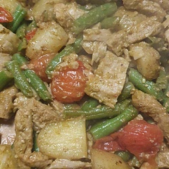 Great recipe, pretty easy to follow even if you're substituting ingredients.
I ended up using vegan meat instead and it's super tasty.