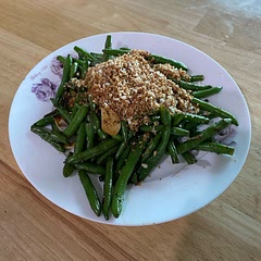 I didn’t have a grater so instead sliced the garlic and it came out super garlicky and crispy! I loved it so much I’m planning to make it for Christmas as well.