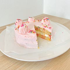 Nice and stable indeed. But it cracked after being in the fridge overnight, so am i not supposed to put a frosted cake in the fridge overnight?