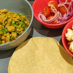 Loved this, I made fakeaway with this curry, the salad, some roasted curried cauliflower and switched the chapati for popadoms